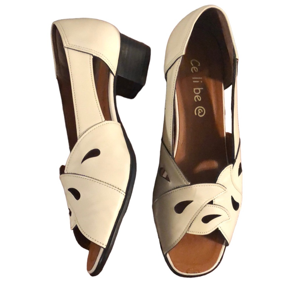 CE LI BE @ LEATHER CUT OUT PEEP TOE SLIP ON HEELS WHITE SIZE US 7.5 JAPAN 24.5CM